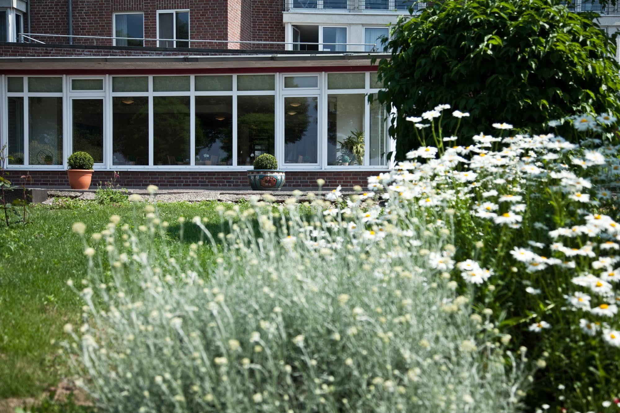 Hotel Chrisma Dusseldorf Exterior photo